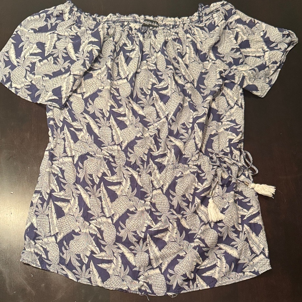Chic Blue and White Patterned Blouse